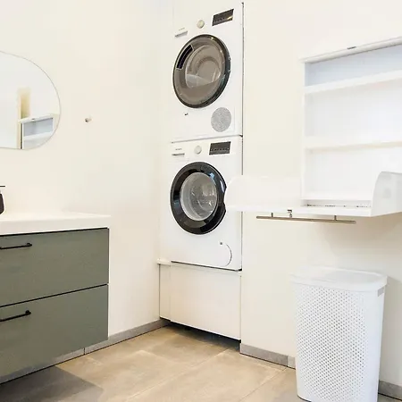 9 Person In Glesborg-by Traum *